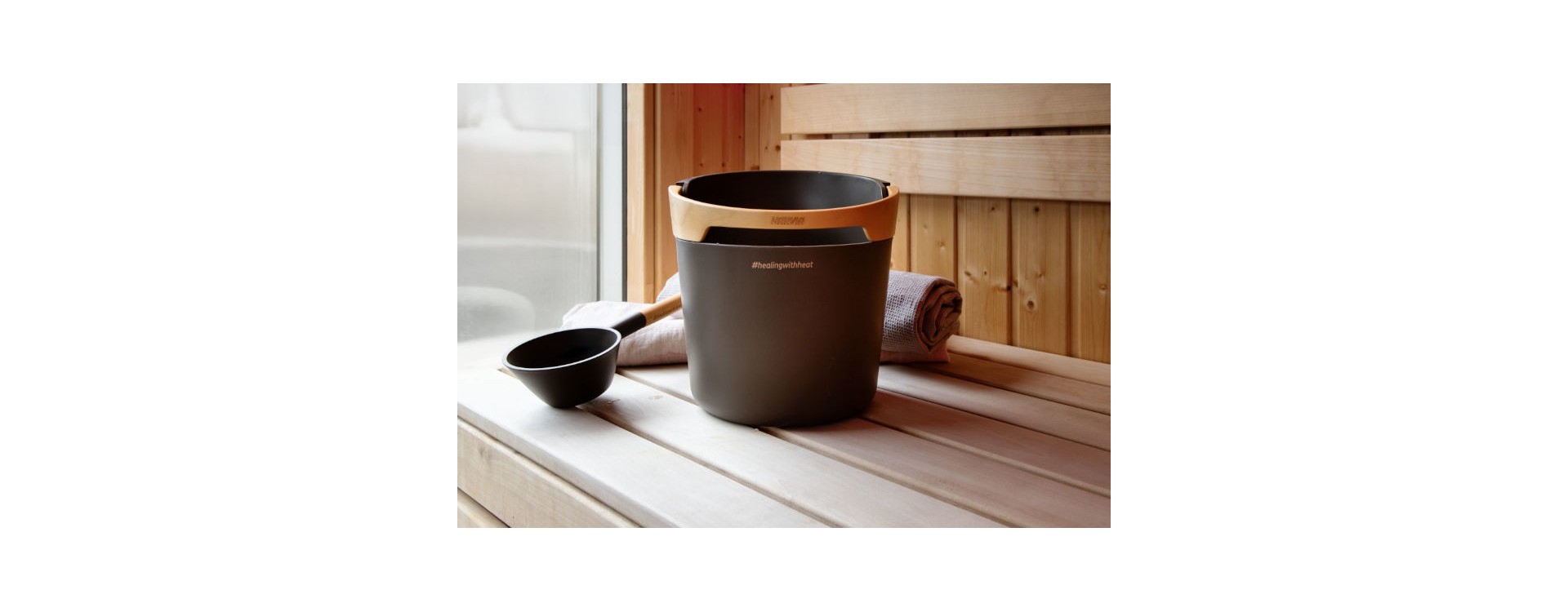 Seau et louche, indissociables du sauna